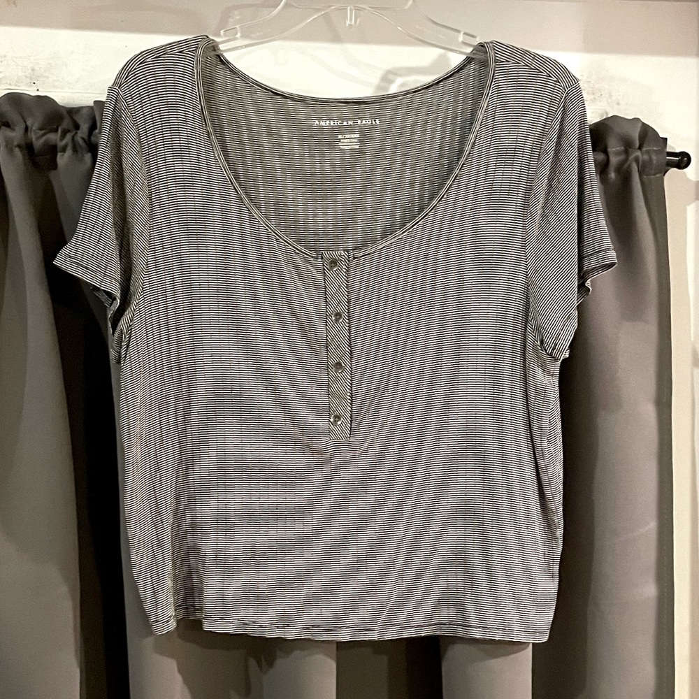 Excellent condition! American Eagle crop top XL